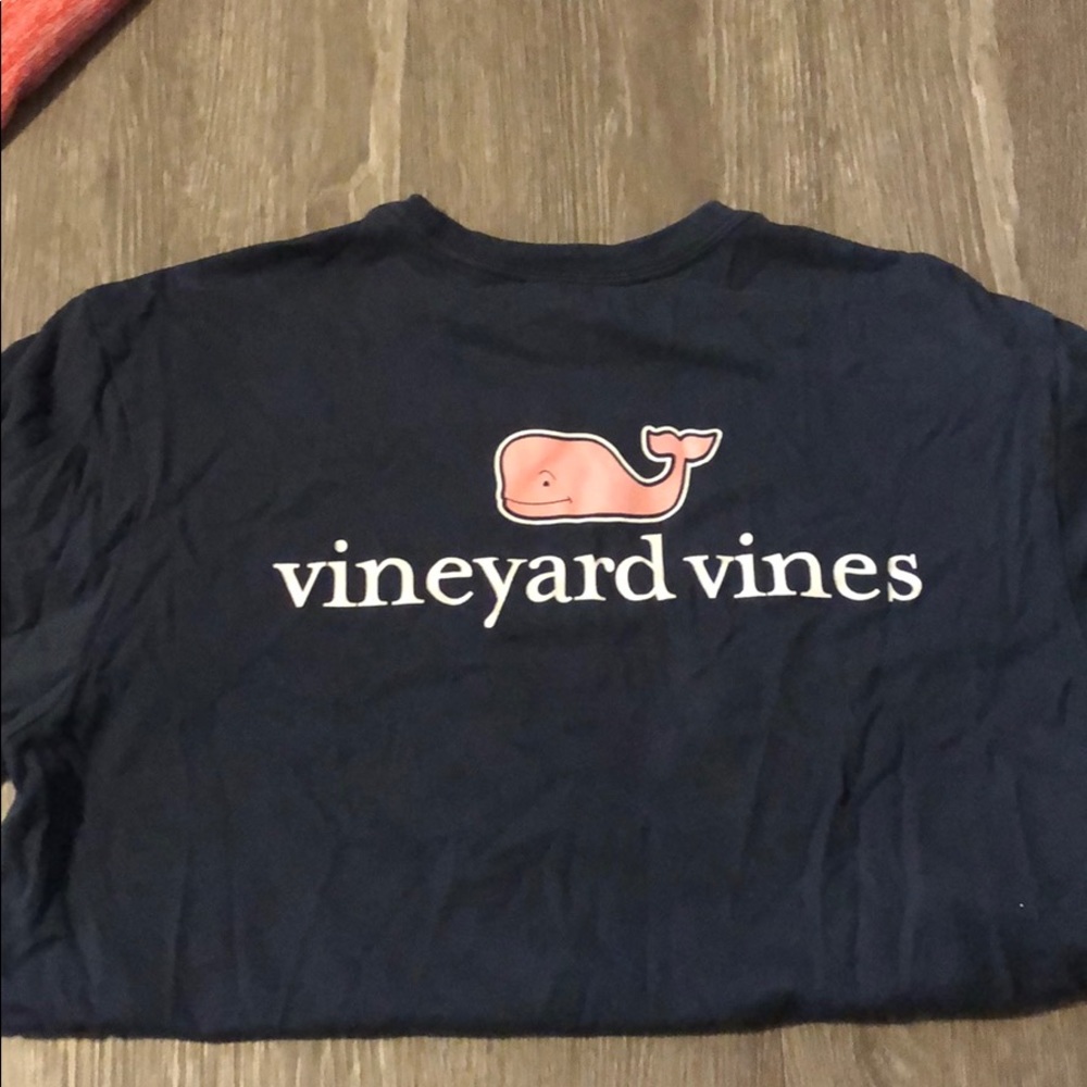 Vineyard vines tee